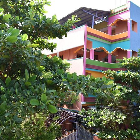Rainbow Guest House Tiruvannāmalai Buitenkant foto