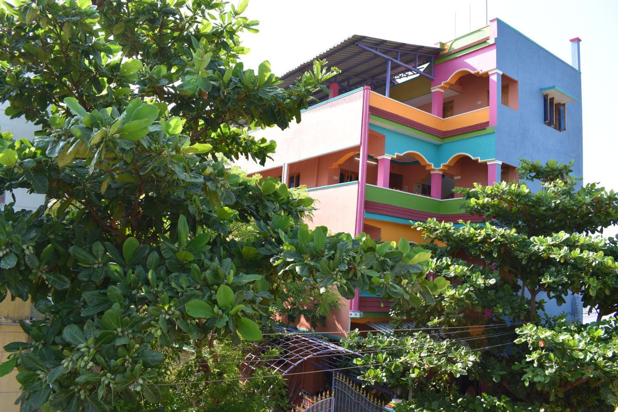 Rainbow Guest House Tiruvannāmalai Buitenkant foto