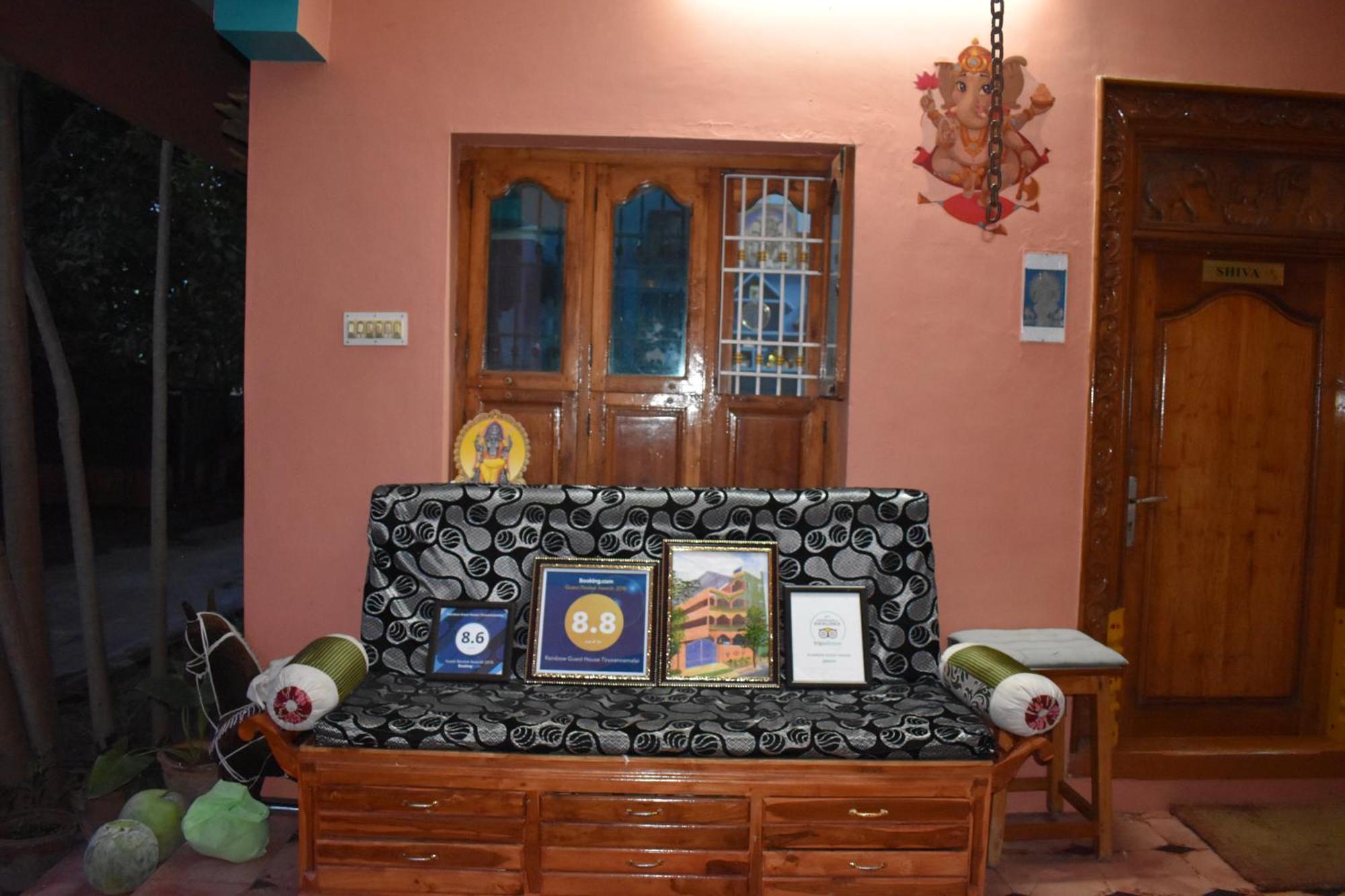 Rainbow Guest House Tiruvannāmalai Buitenkant foto