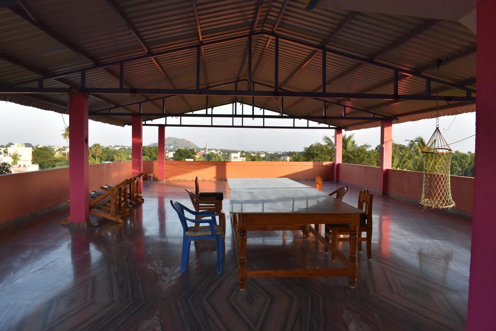 Rainbow Guest House Tiruvannāmalai Buitenkant foto