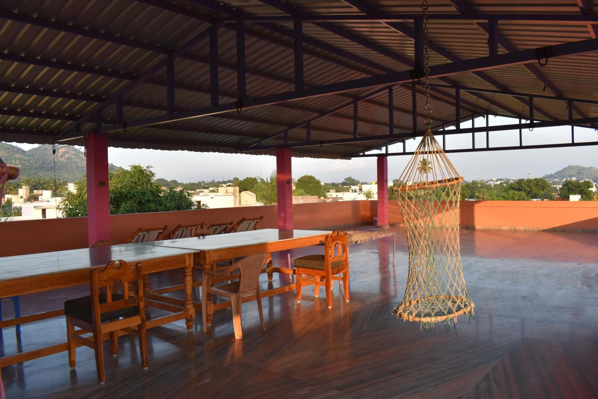 Rainbow Guest House Tiruvannāmalai Buitenkant foto